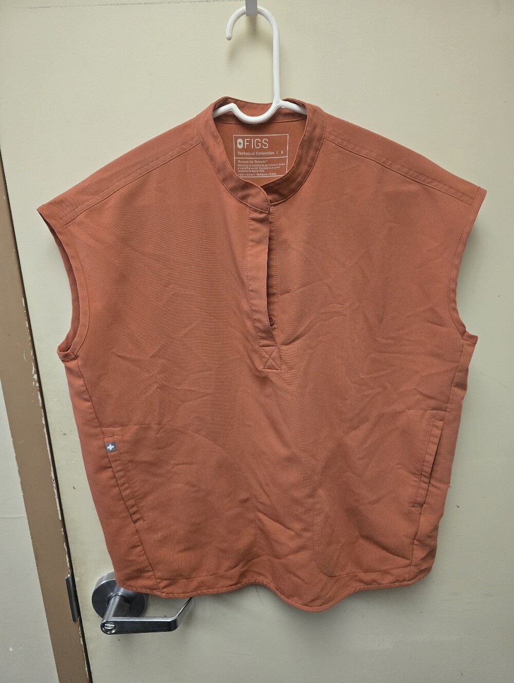 FIGS Mandarin-Collar Scrub Top